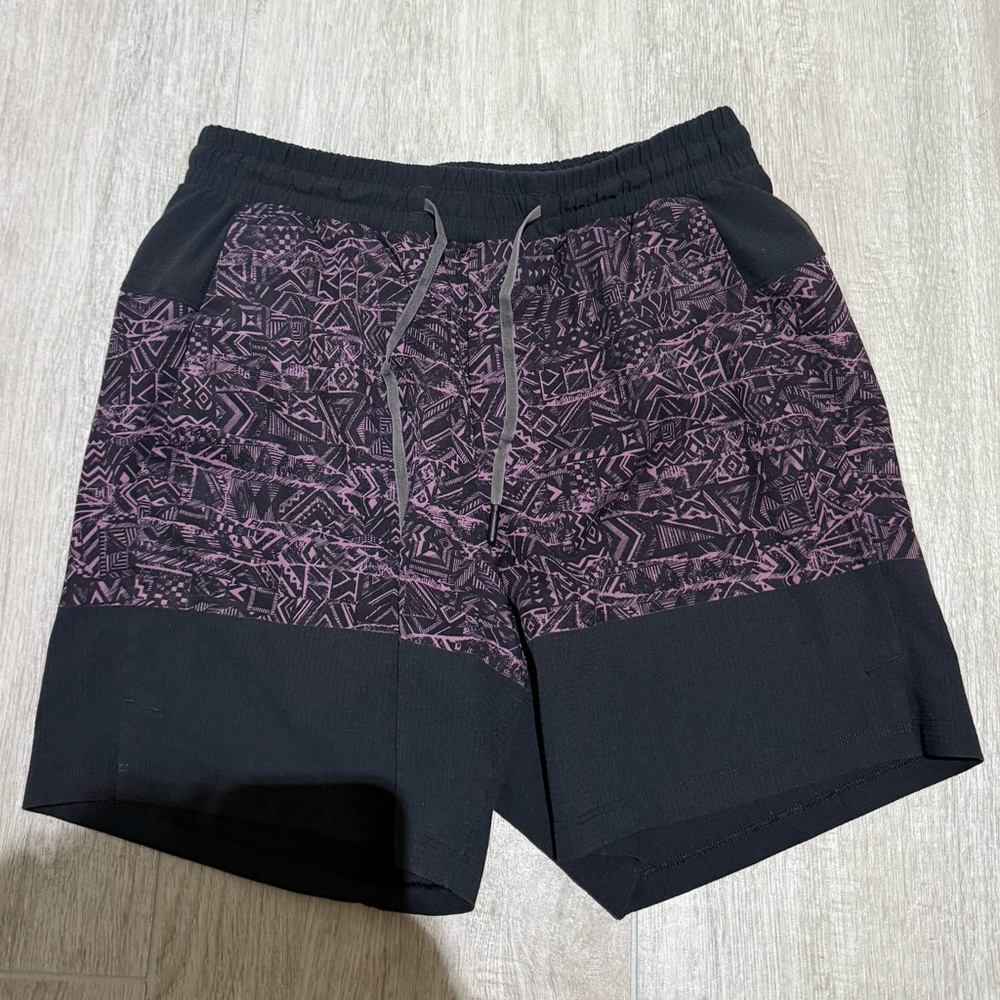 Lululemon liner less Black and Purple Patterned Swim trunks size small